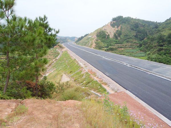 瑞尋高速公路路基路面